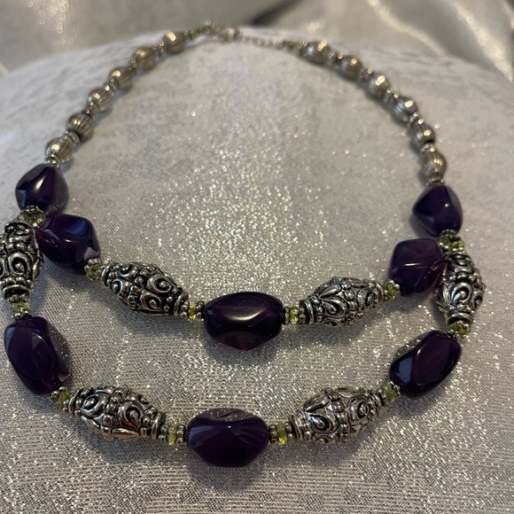 Beautiful purple beaded necklace - Picture 1 of 1